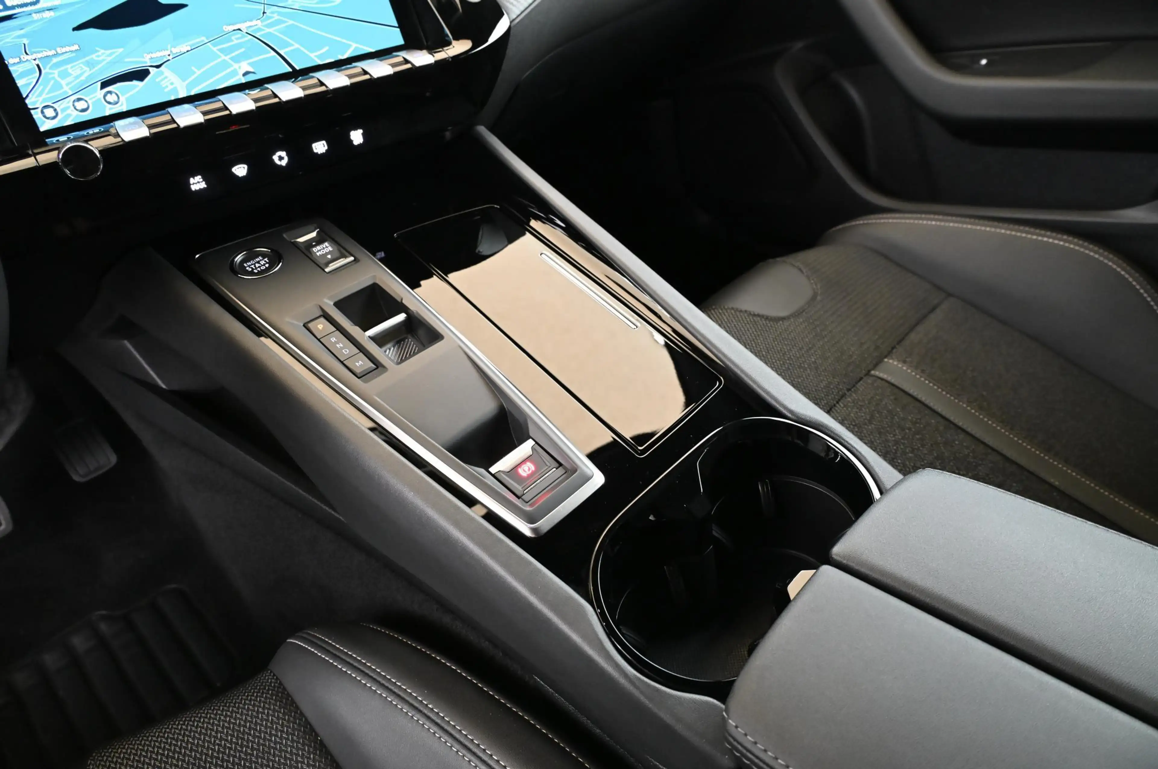 Peugeot 508 1.2 130 e-THP EAT8 Allure-Pack LED/NAVI/17 — photo 14
