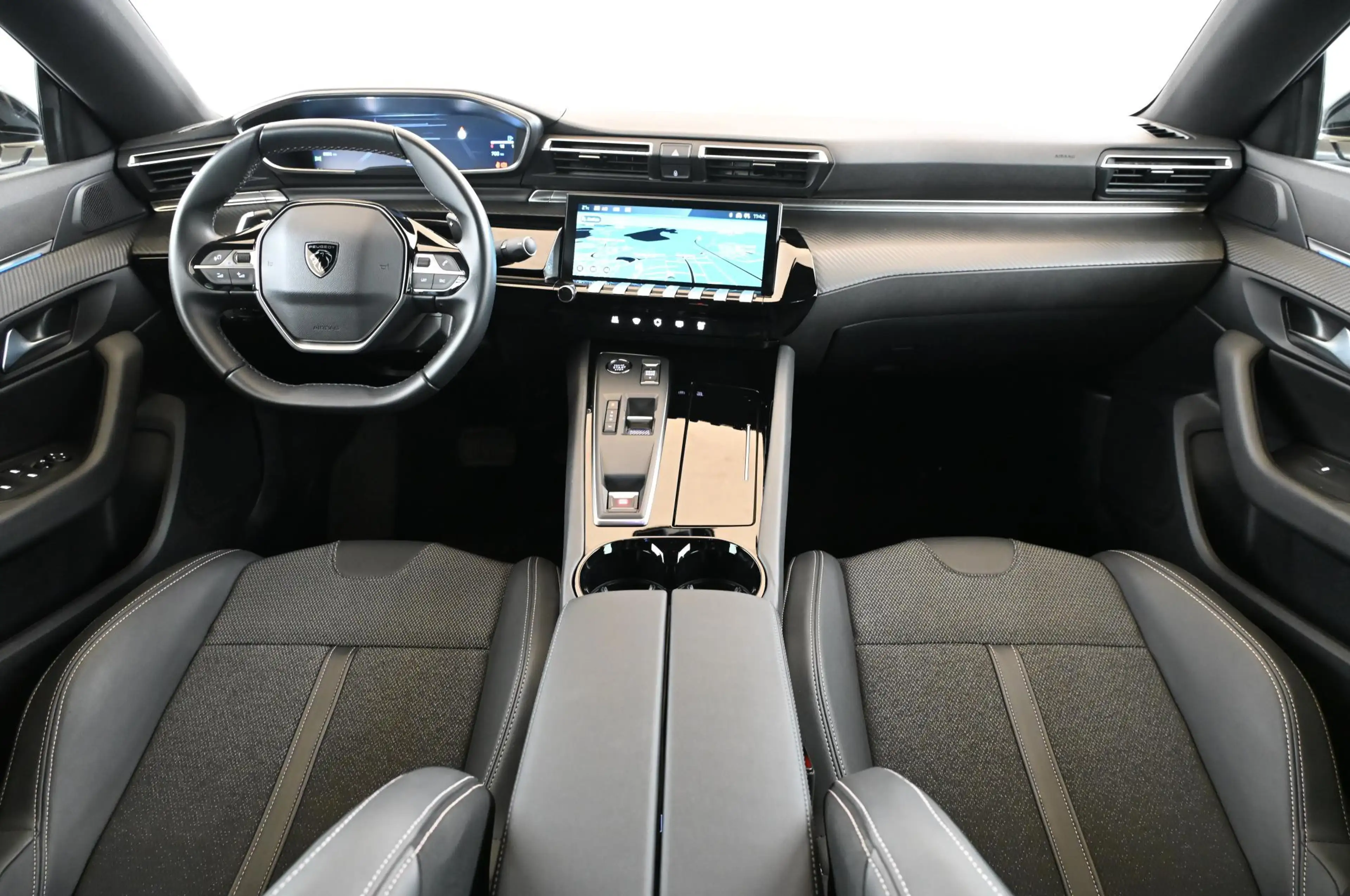 Peugeot 508 1.2 130 e-THP EAT8 Allure-Pack LED/NAVI/17 — photo 11