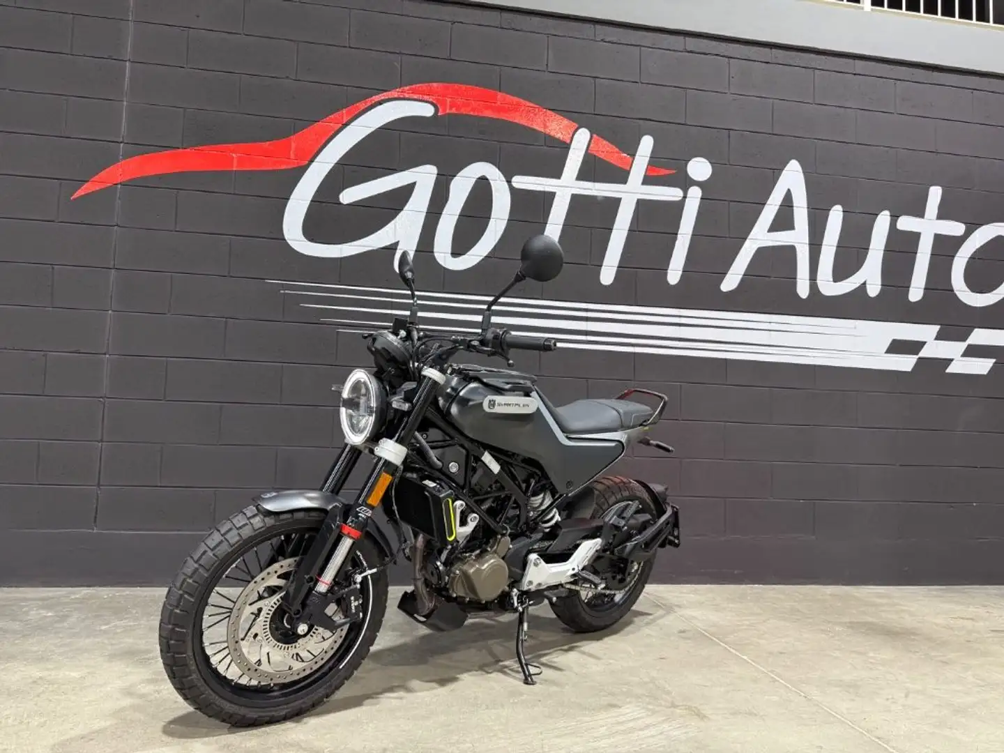 Husqvarna Svartpilen PARI AL NUOVO Gri - 1