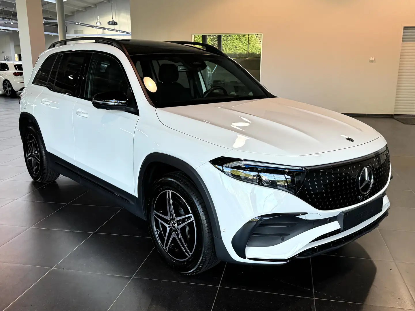 Mercedes-Benz EQB 300 4M AMG Facelift, Night, Panorama, Memory, Distroni Blanc - 2