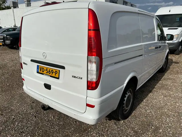 Mercedes-Benz Vito view 3