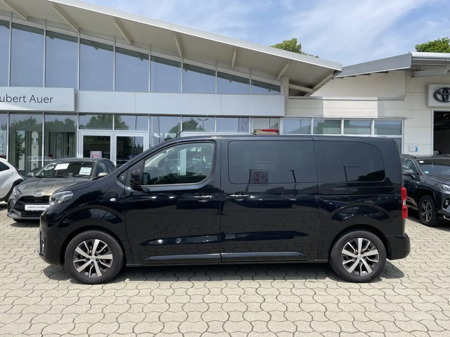 Toyota Proace 2,0-l-D-4D L1  Verso Team Deutschland *8 Sitzer* Schwarz - 2