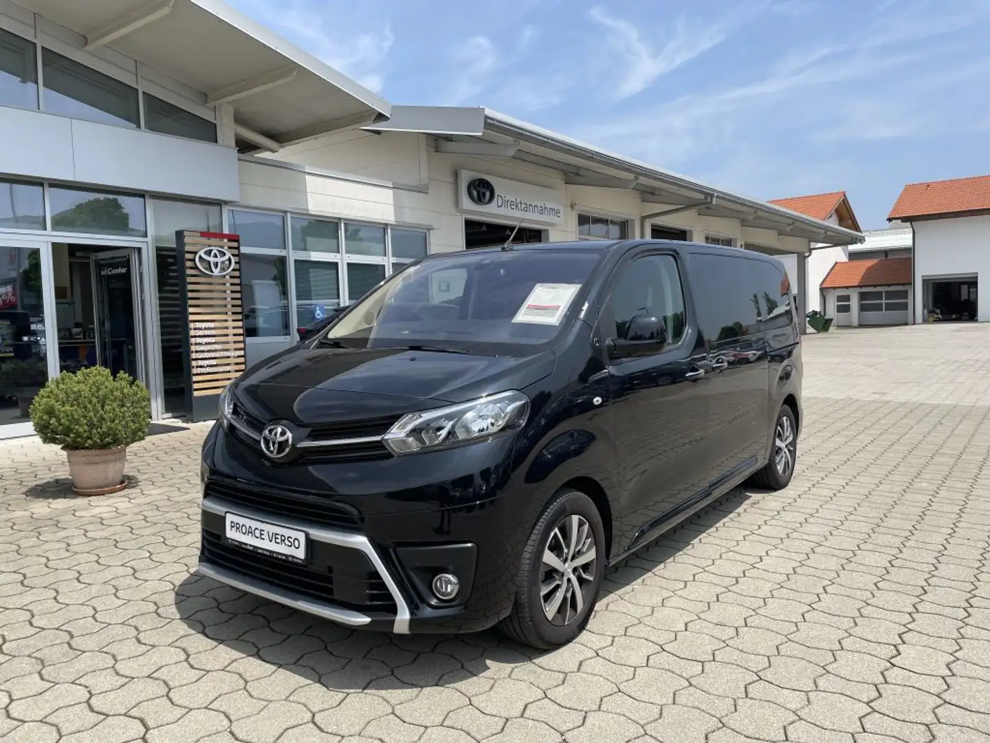 Toyota Proace 2,0-l-D-4D L1  Verso Team Deutschland *8 Sitzer* Schwarz - 1