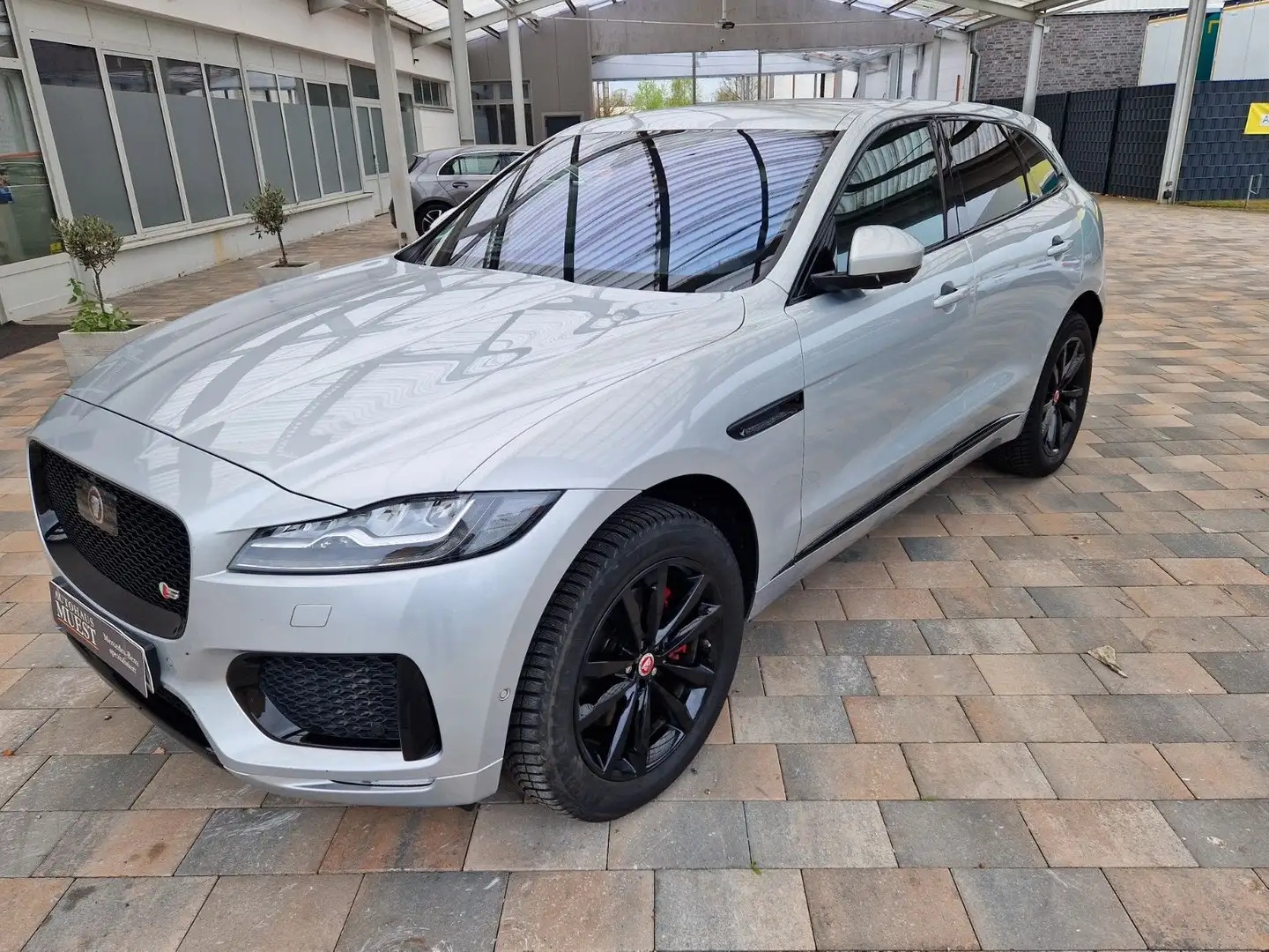 Jaguar F-Pace F-PACE First Edition +Standh+Kamera+Sound LM 22" Silber - 1