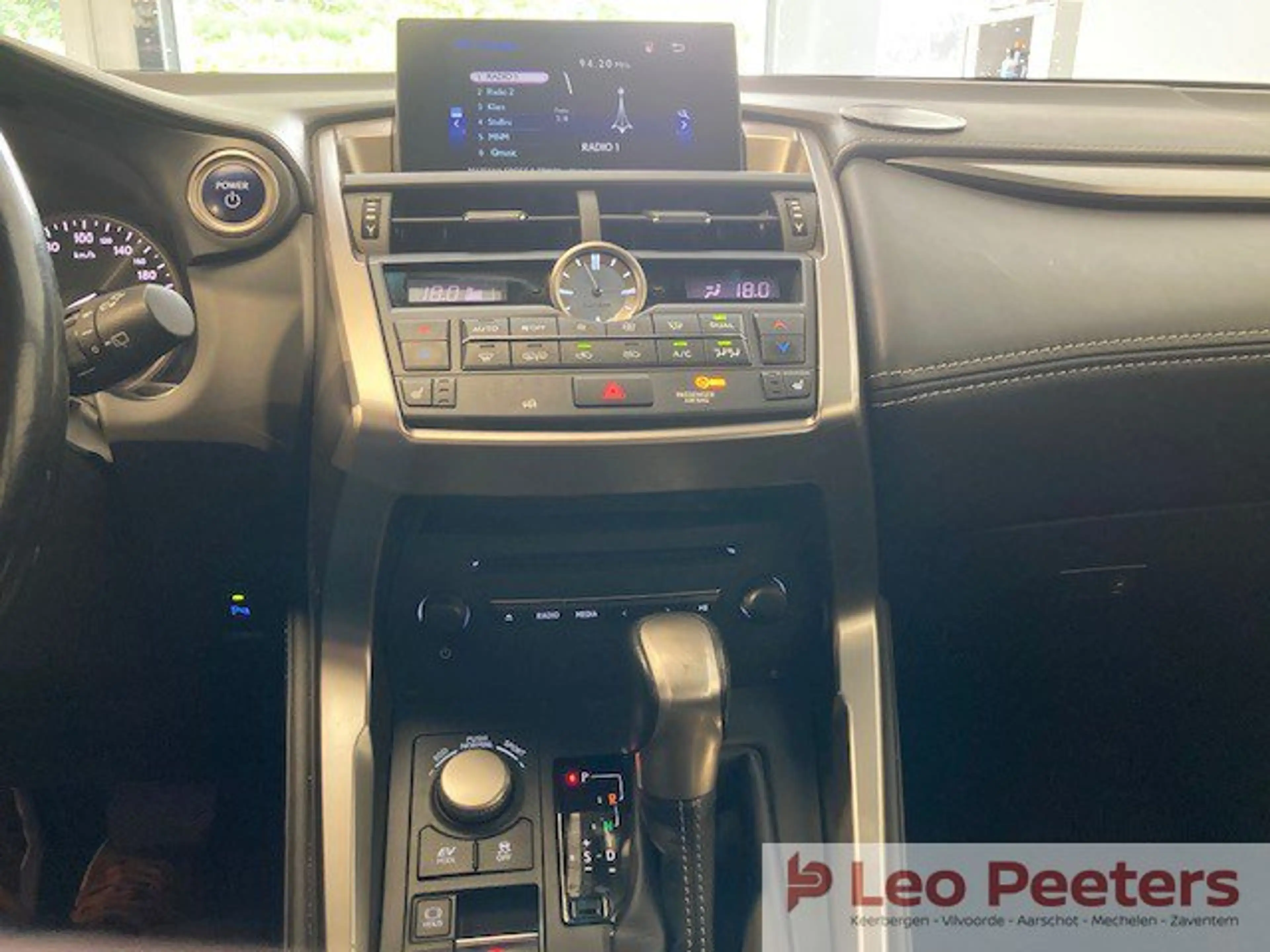 Lexus NX 300h — photo 8