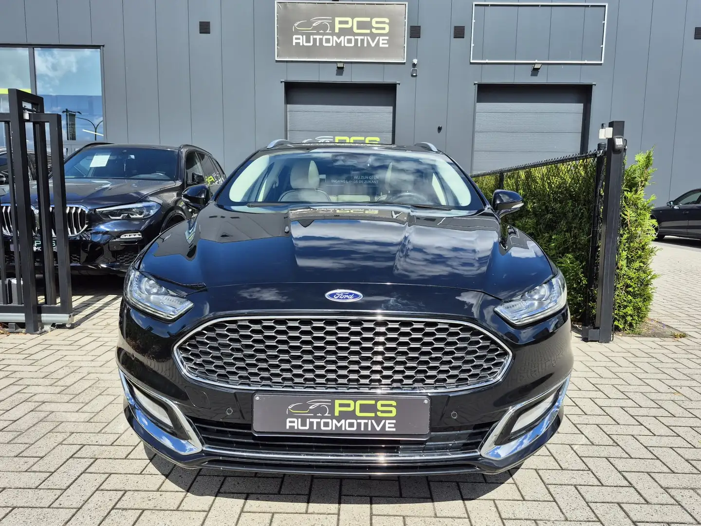 Ford Mondeo 2.0 TDCi Vignale / Automaat / 12M waarborg Zwart - 2