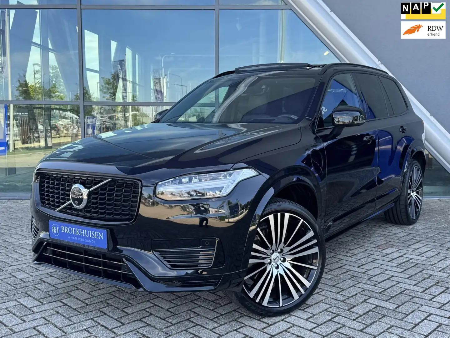 Volvo XC90 2.0 T8 Recharge AWD R-Design LONG RANGE 455pk Pano Zwart - 1