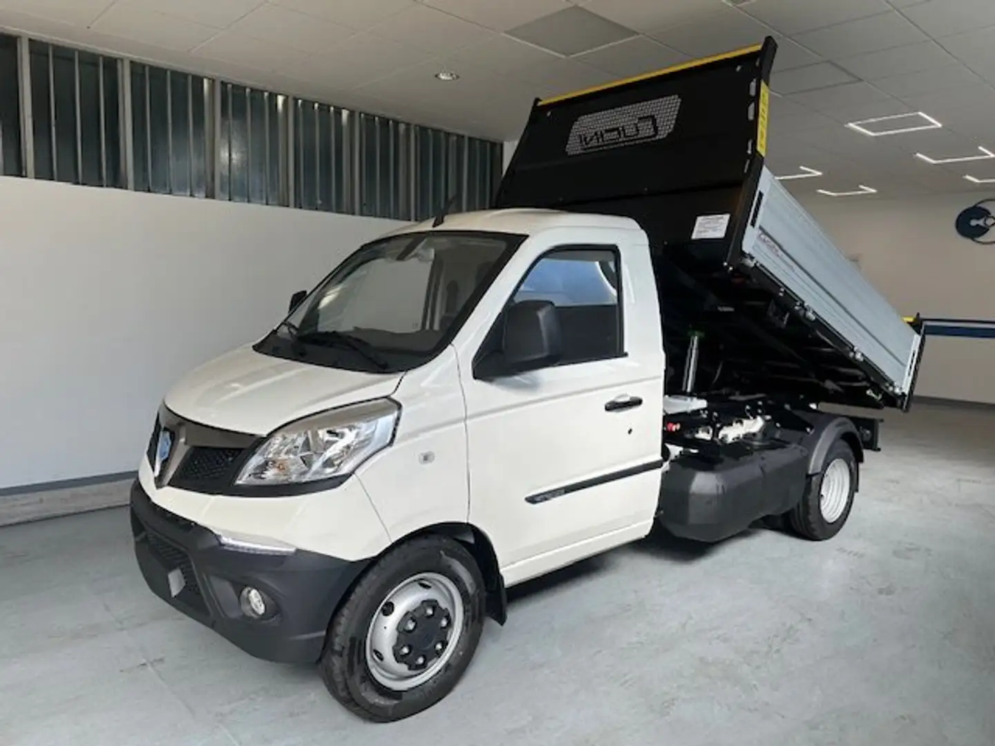 Piaggio Porter NP6 TW CHAS 300 SR LPG START PASSO 3000 - 260X180 Bianco - 1