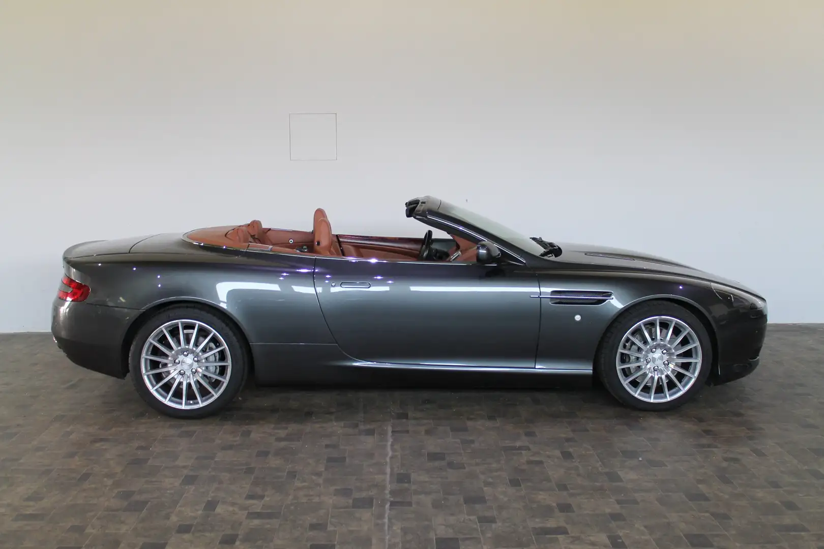Aston Martin DB9 Volante V 12 Cabrio, Deutsche Auslieferung Gri - 1