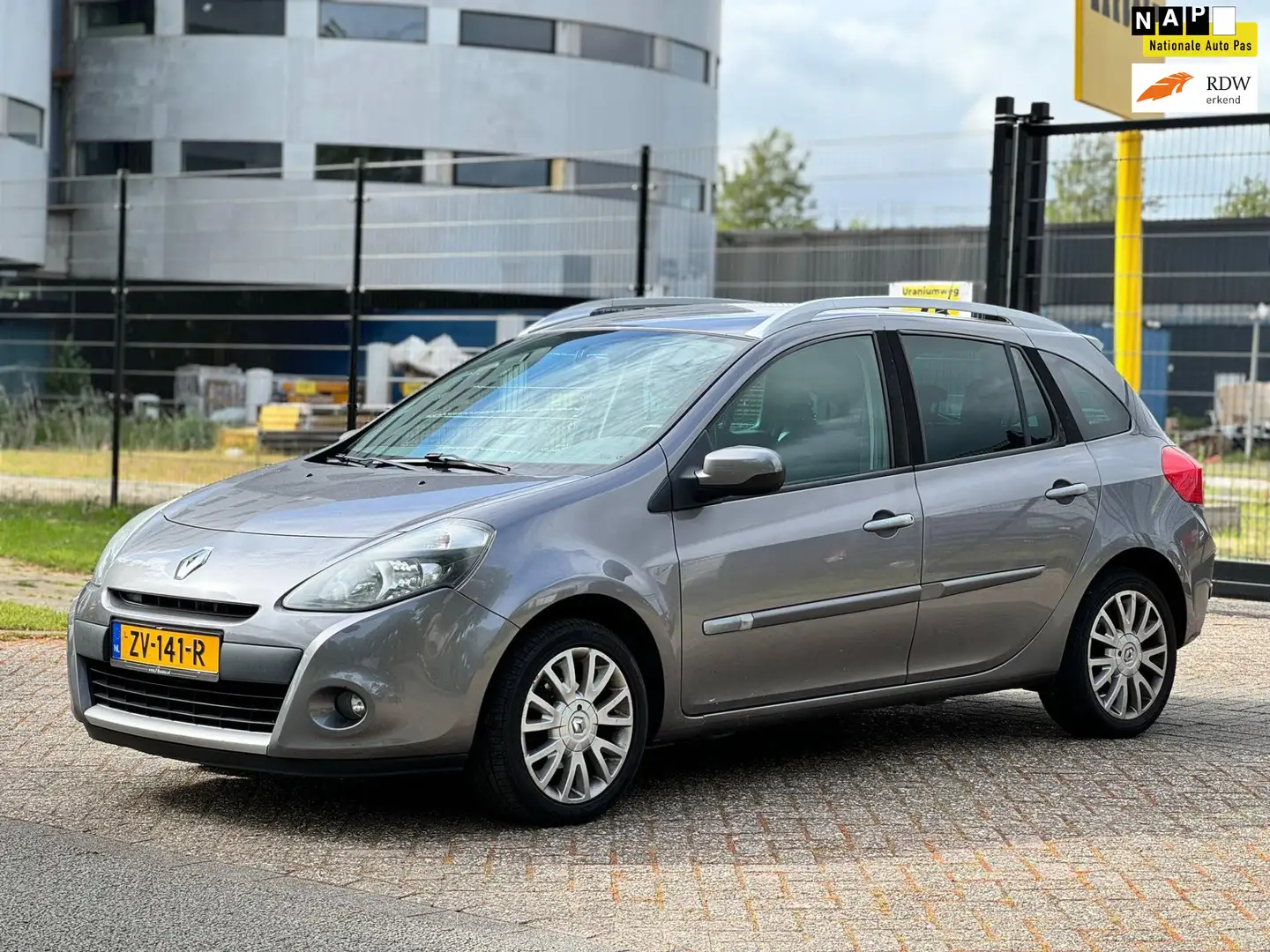Renault Clio Estate 1.2 TCE Collection Grey - 1