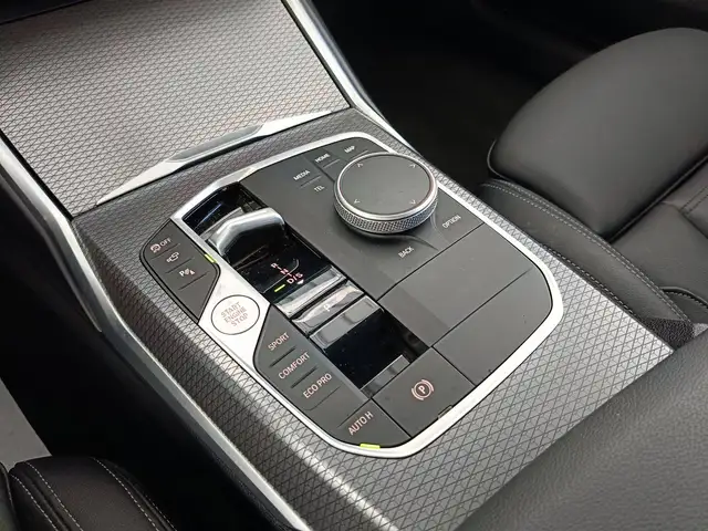 BMW 3 Series view 18
