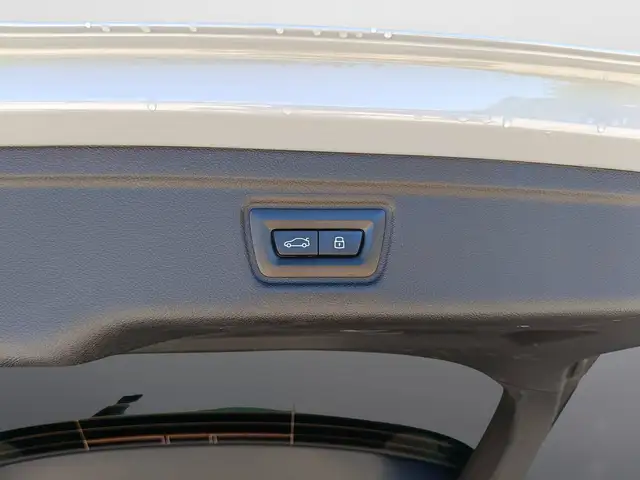 BMW 3 Series view 22