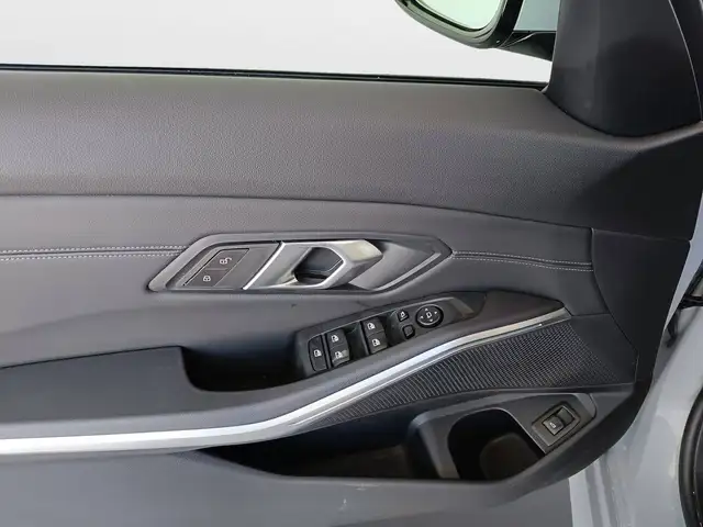 BMW 3 Series view 19