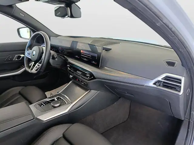 BMW 3 Series view 11