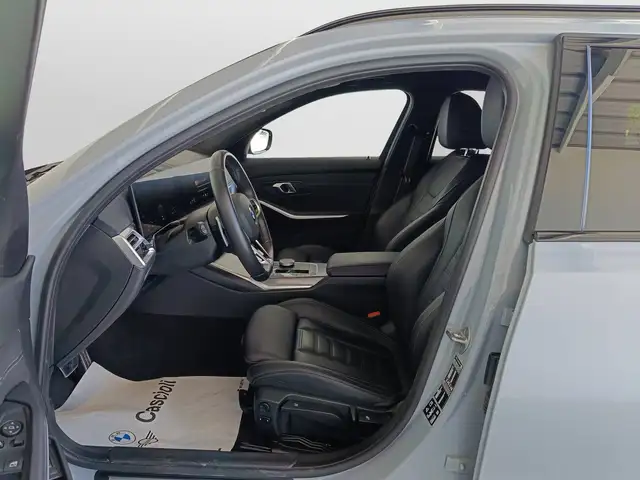 BMW 3 Series view 8
