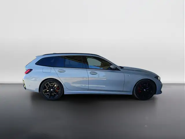 BMW 3 Series view 3