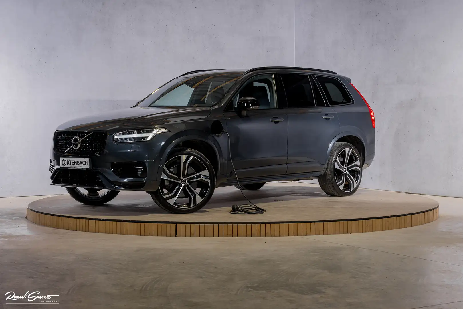 Volvo XC90 2.0 T8 Recharge AWD R-Design | Long Range | Zwenkb Grijs - 1