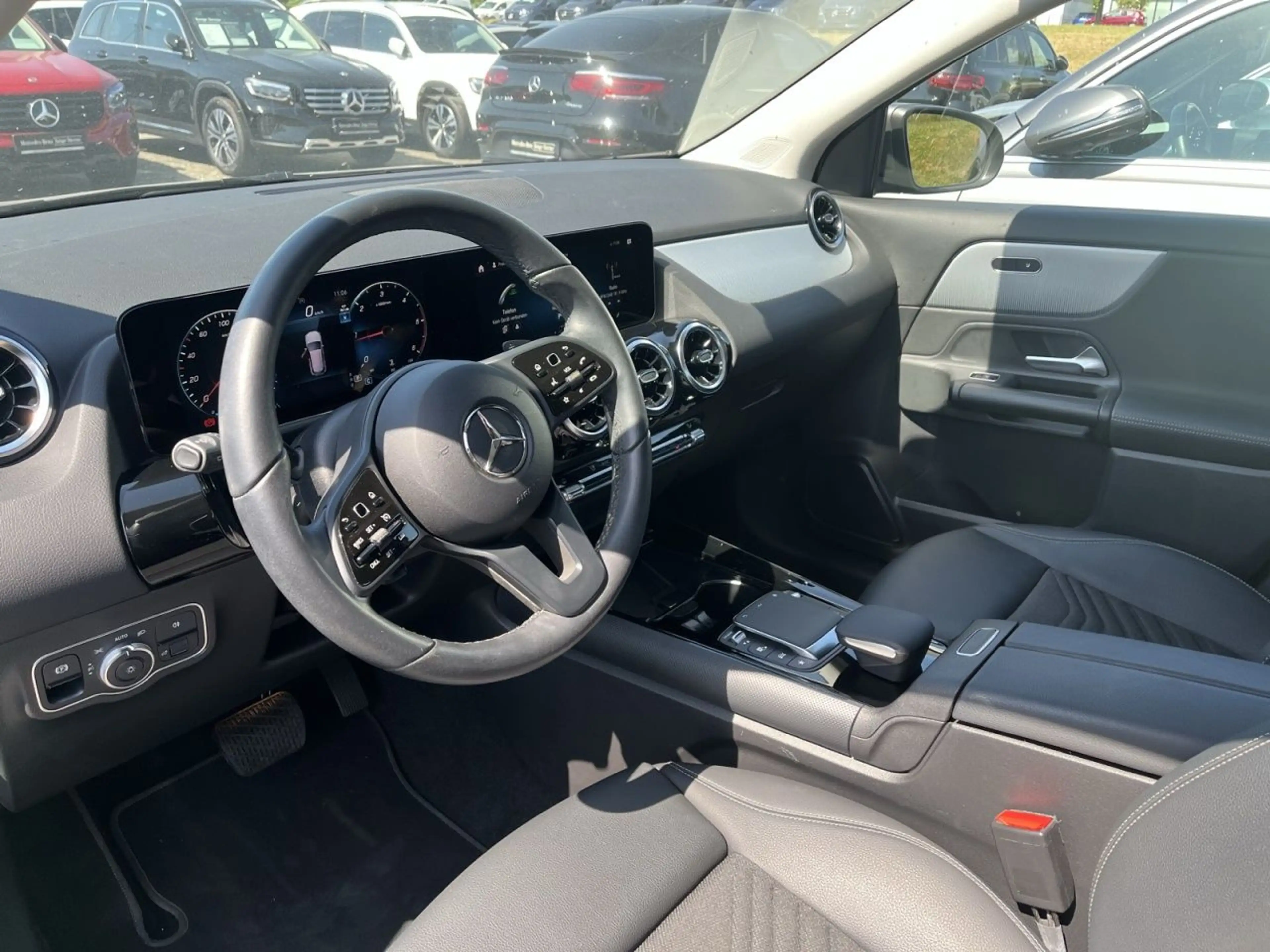 Mercedes-Benz GLA 180 d STYLE+KAM+LED+NAVI+PDC+WIDE+SHZ — photo 9