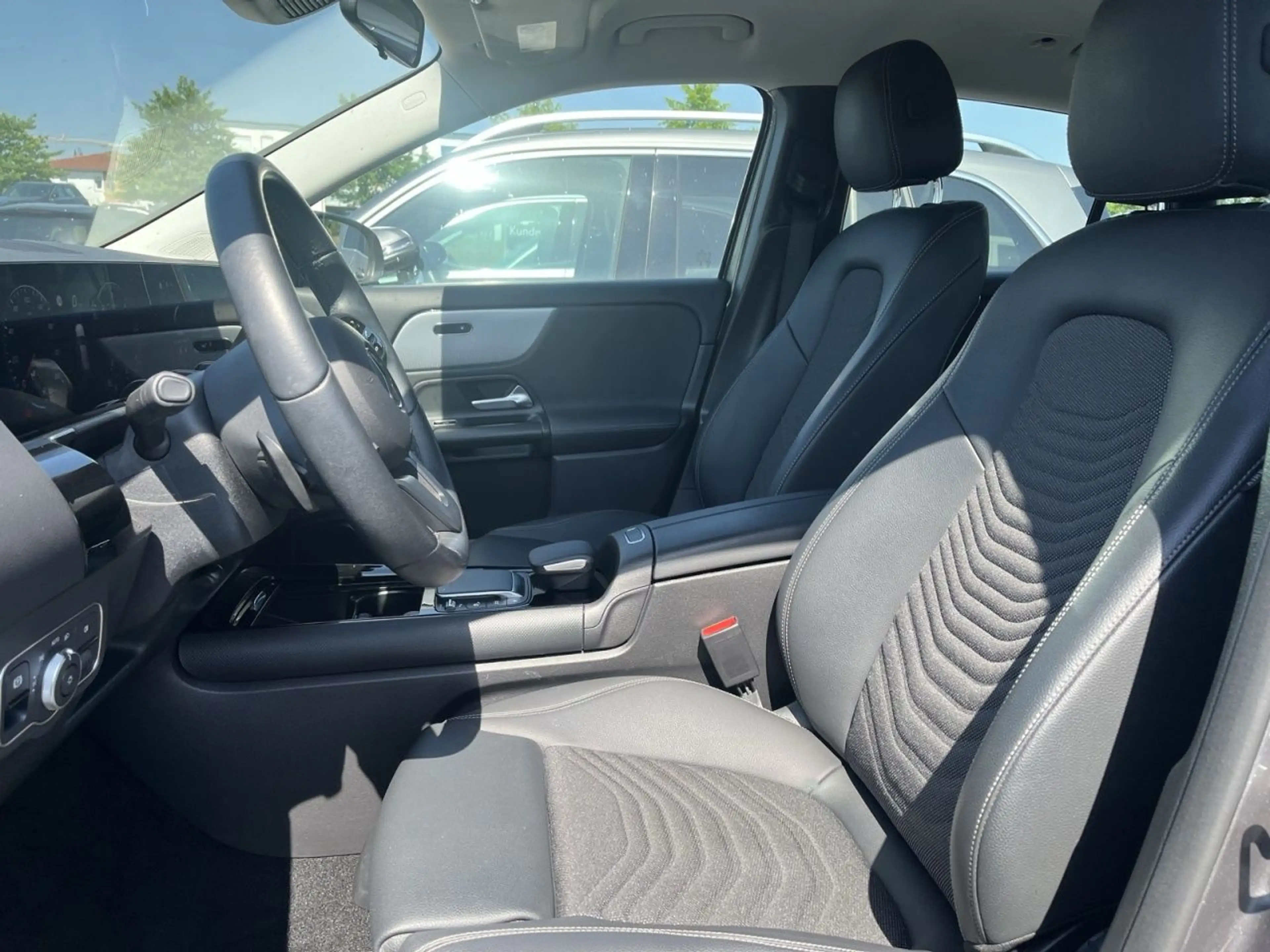 Mercedes-Benz GLA 180 d STYLE+KAM+LED+NAVI+PDC+WIDE+SHZ — photo 8