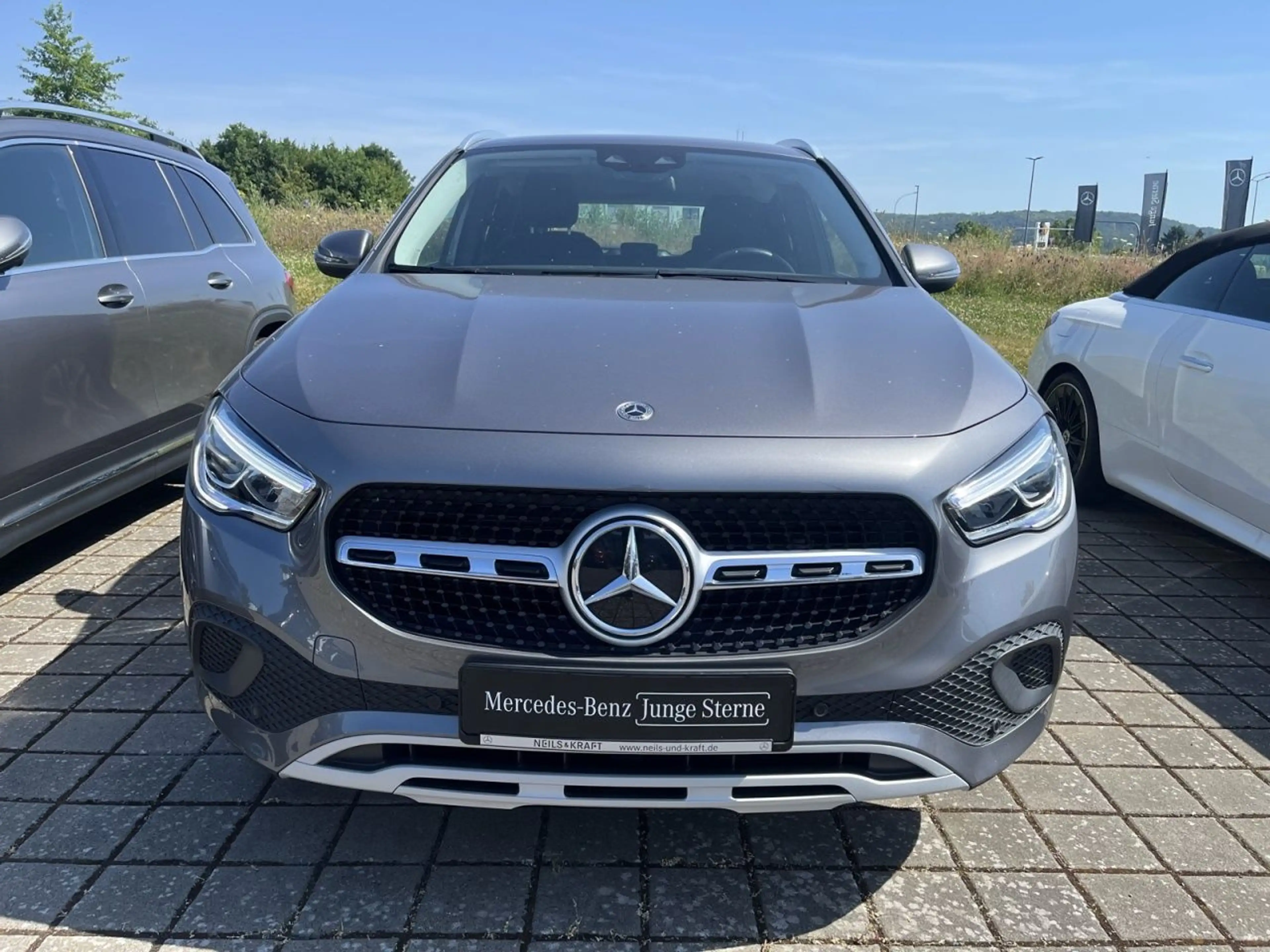 Mercedes-Benz GLA 180 d STYLE+KAM+LED+NAVI+PDC+WIDE+SHZ — photo 3