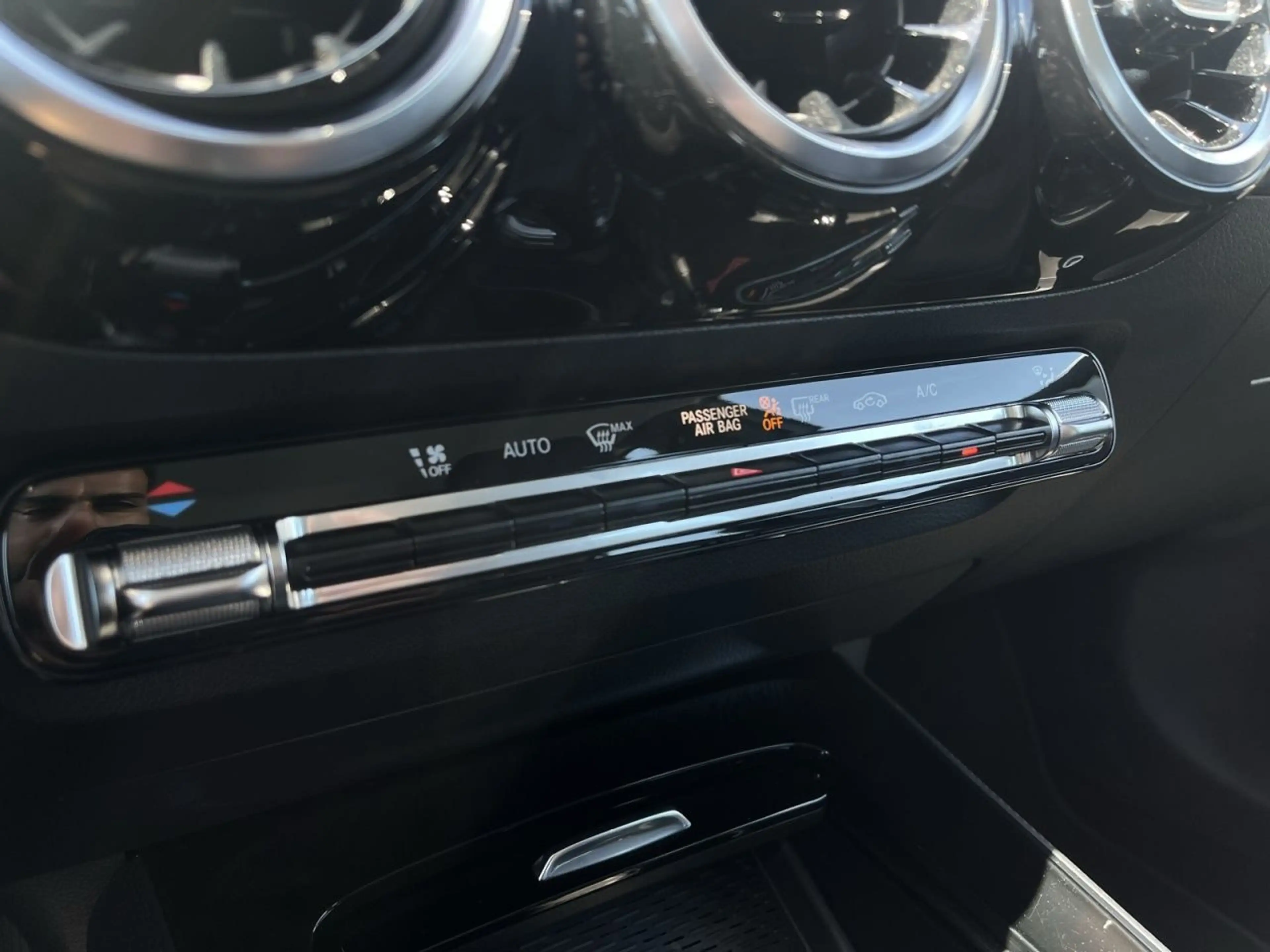 Mercedes-Benz GLA 180 d STYLE+KAM+LED+NAVI+PDC+WIDE+SHZ — photo 12