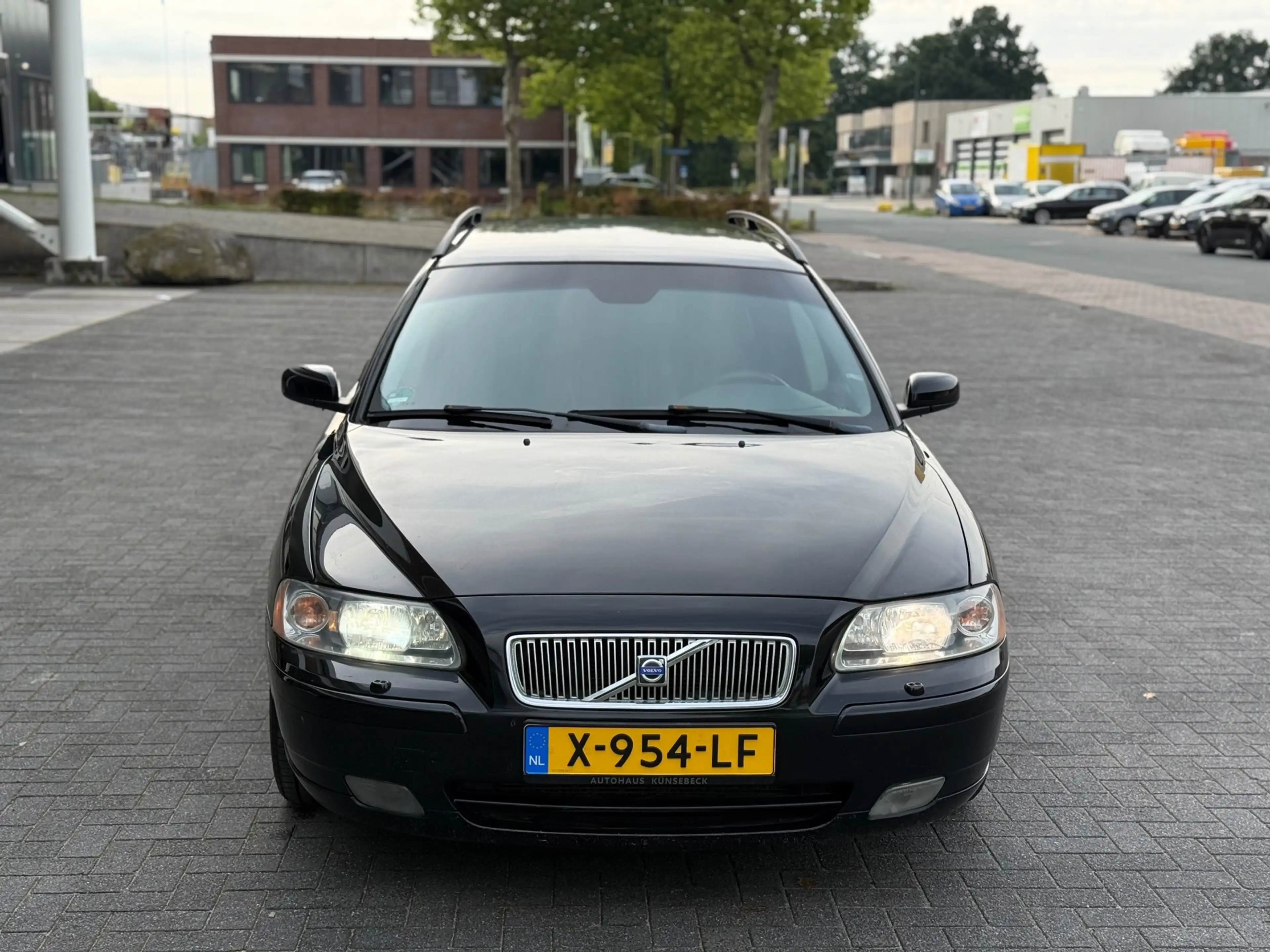 Volvo V70 2.5T Momentum AUTOMAAT LEDER/XENON/MEMORY! YOUNGTI — photo 2