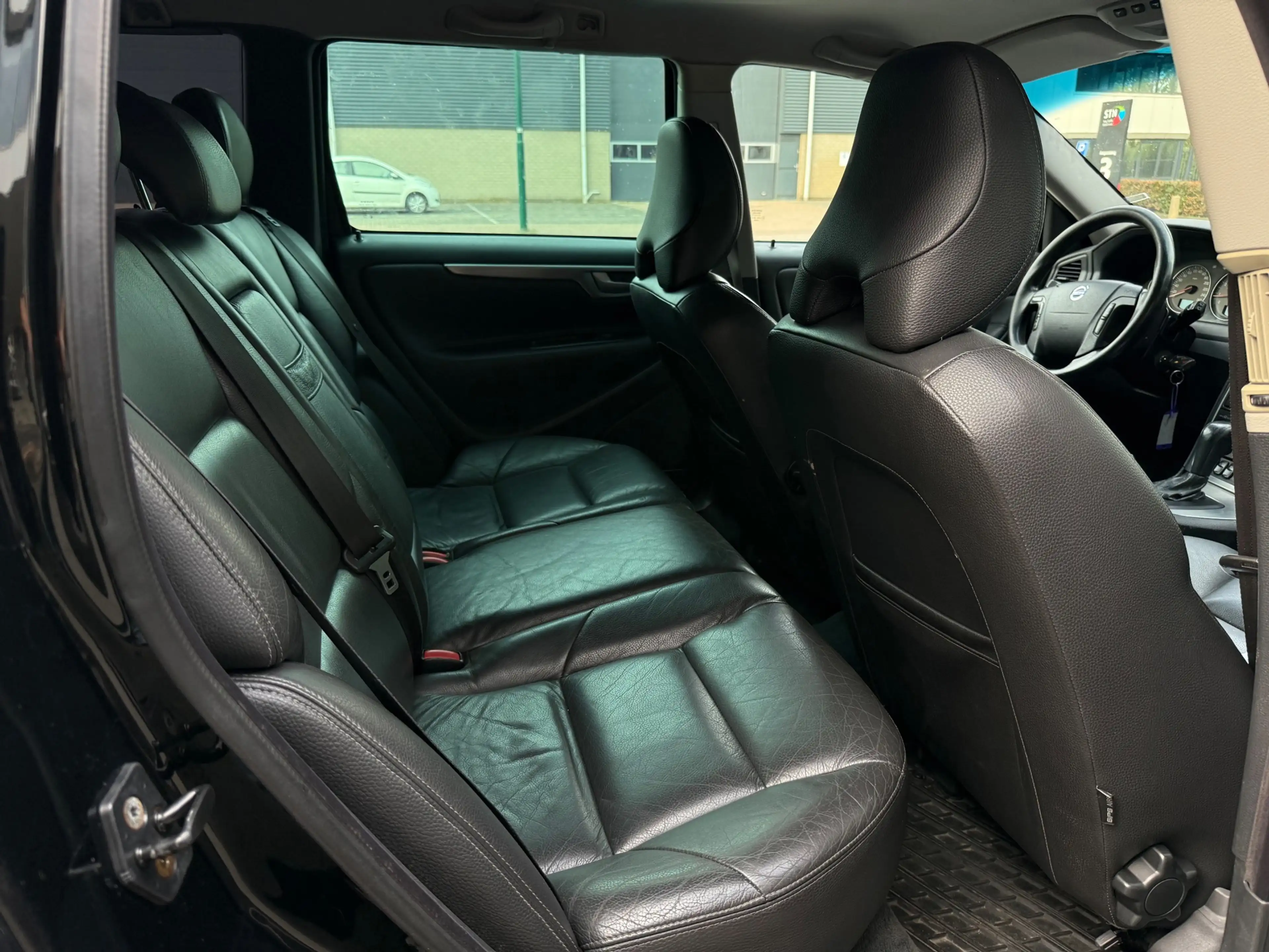 Volvo V70 2.5T Momentum AUTOMAAT LEDER/XENON/MEMORY! YOUNGTI — photo 9