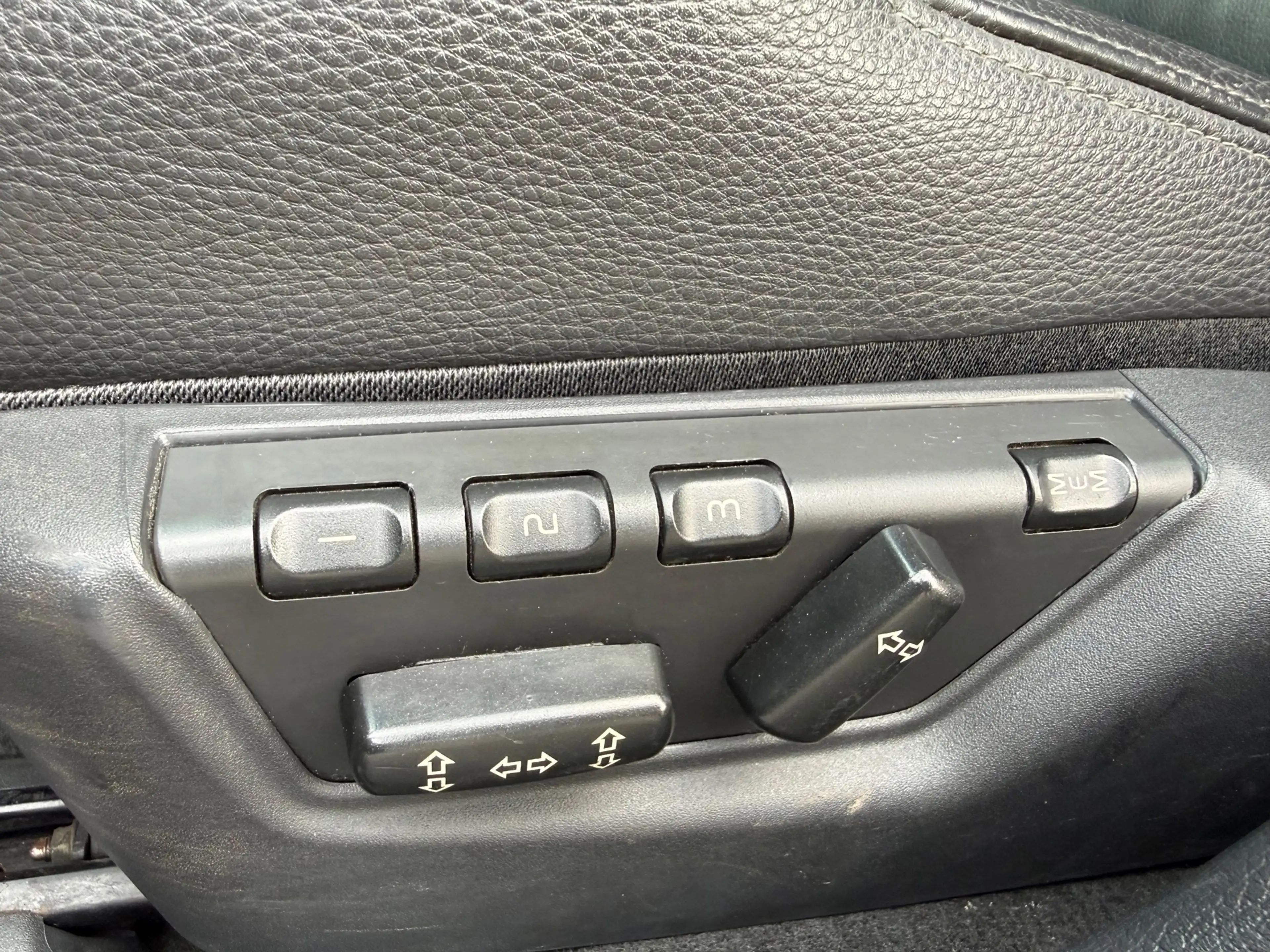 Volvo V70 2.5T Momentum AUTOMAAT LEDER/XENON/MEMORY! YOUNGTI — photo 14
