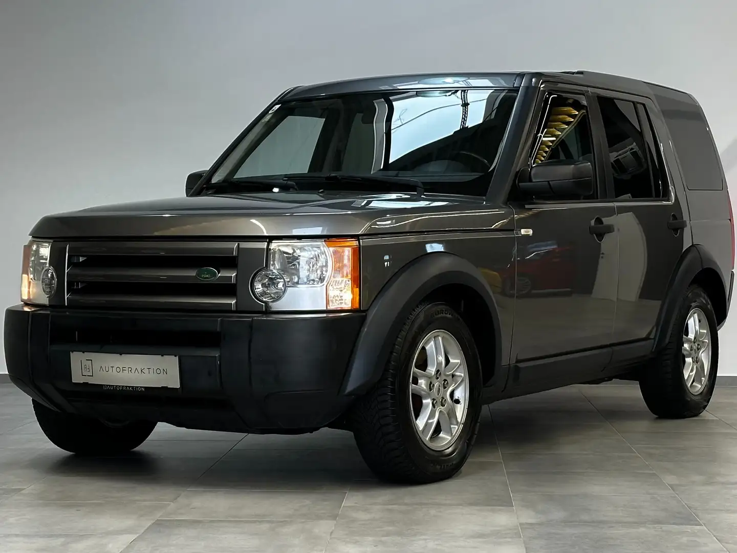 Land Rover Discovery / Trennwand / V6 TD HSE Grau - 1