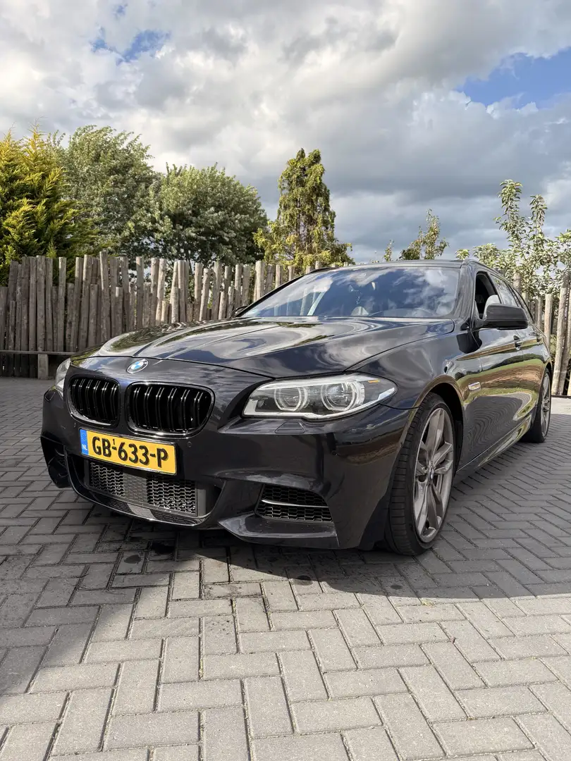 BMW 550 M550D XDrive. Head up, pano, stoelventilatie Zwart - 1