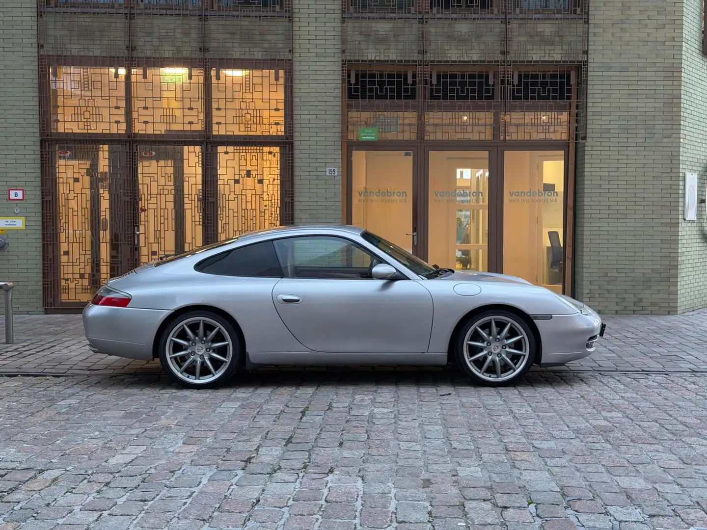 Porsche 996 3.4 Coupé Carrera Grau - 2
