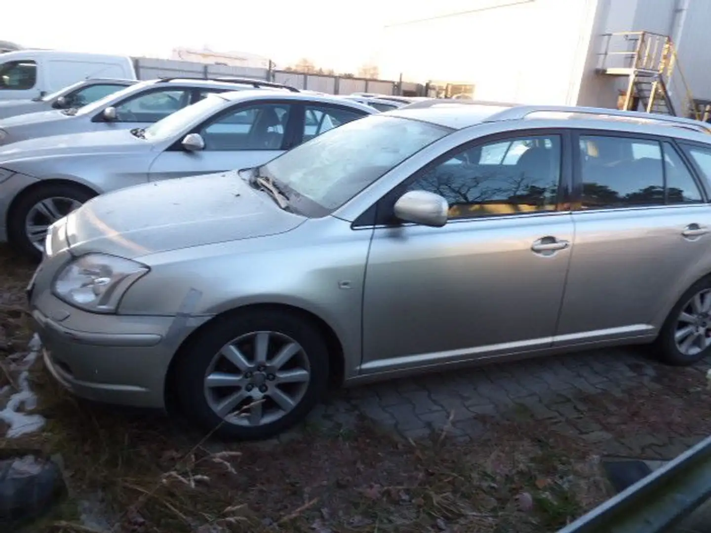 Toyota Avensis Kombi 1.8 Executive Silber - 1