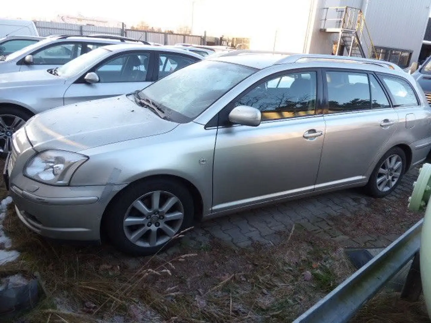 Toyota Avensis Kombi 1.8 Executive Silber - 2