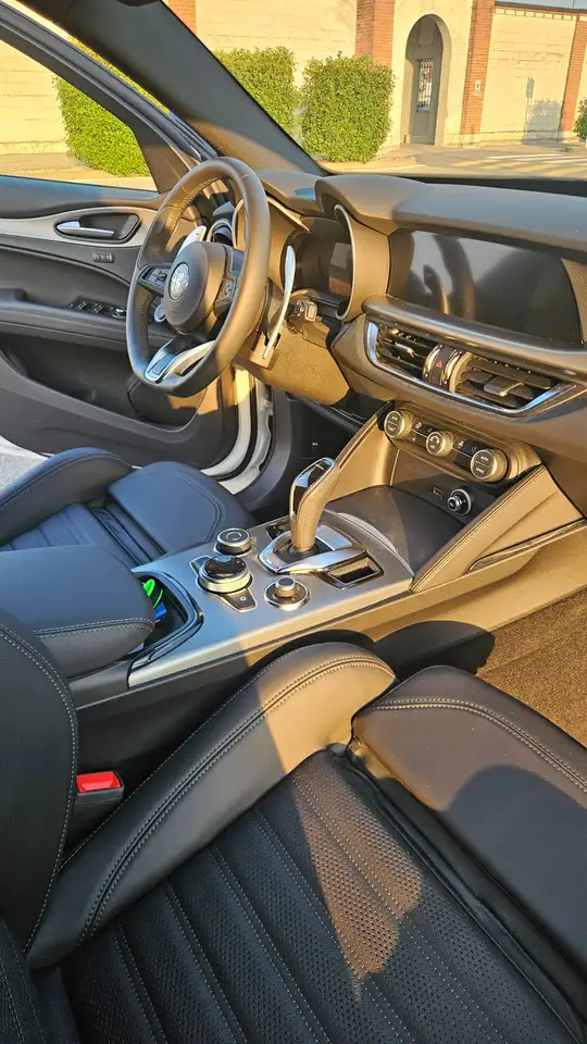 Alfa Romeo Stelvio 2025