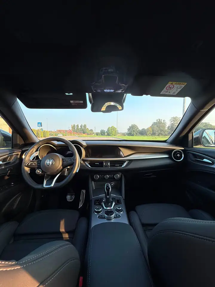 Alfa Romeo Stelvio 2025