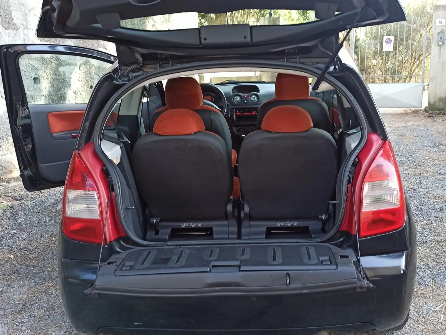 Citroen C2 C2 1.1 Elegance c/abs Чёрный - 2