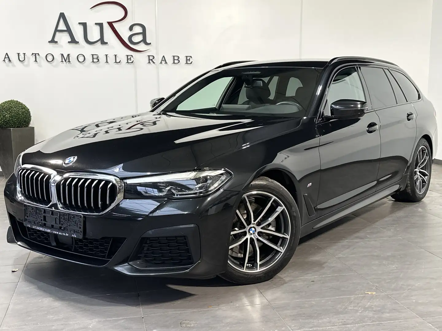 BMW 520 Touring xDrive M-Sport NAV+LED+AHK+KAM+ACC Noir - 2