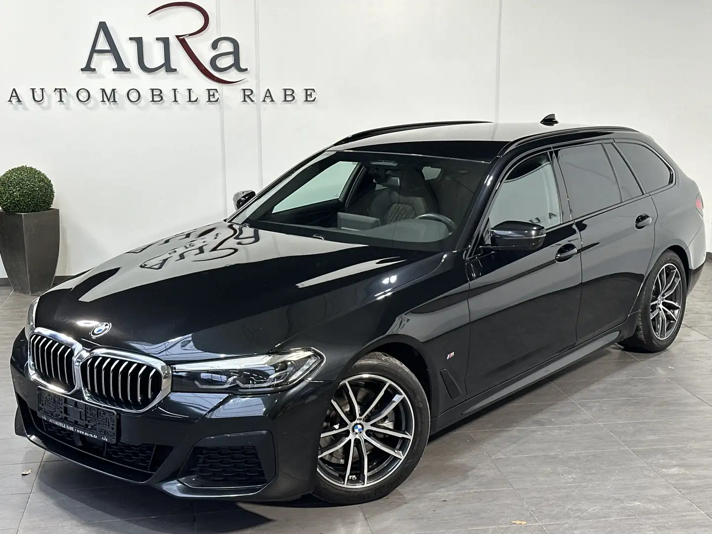 BMW 520 Touring xDrive M-Sport NAV+LED+AHK+KAM+ACC Noir - 1