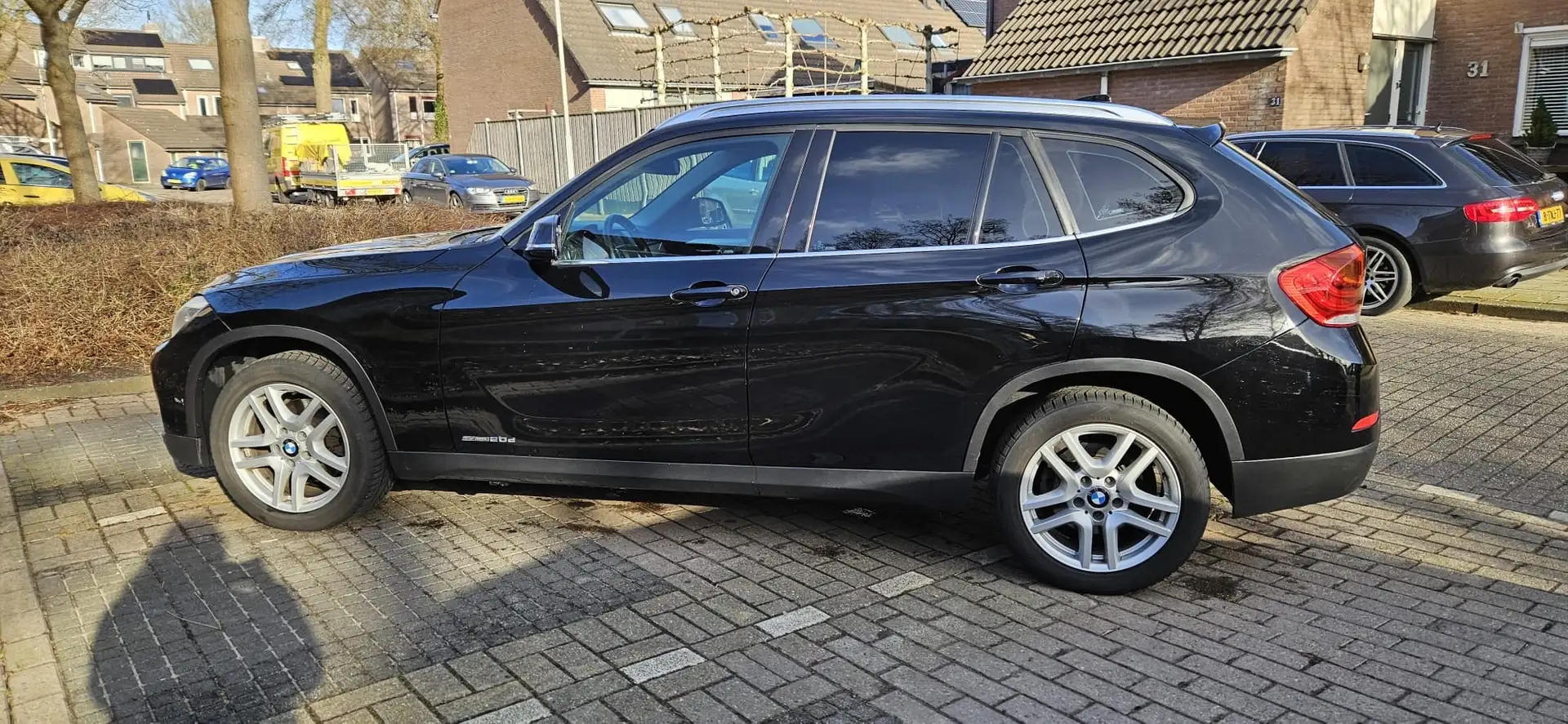 BMW X1 sDrive20d | Origineel NL | 120 kW / 163 PK Zwart - 2