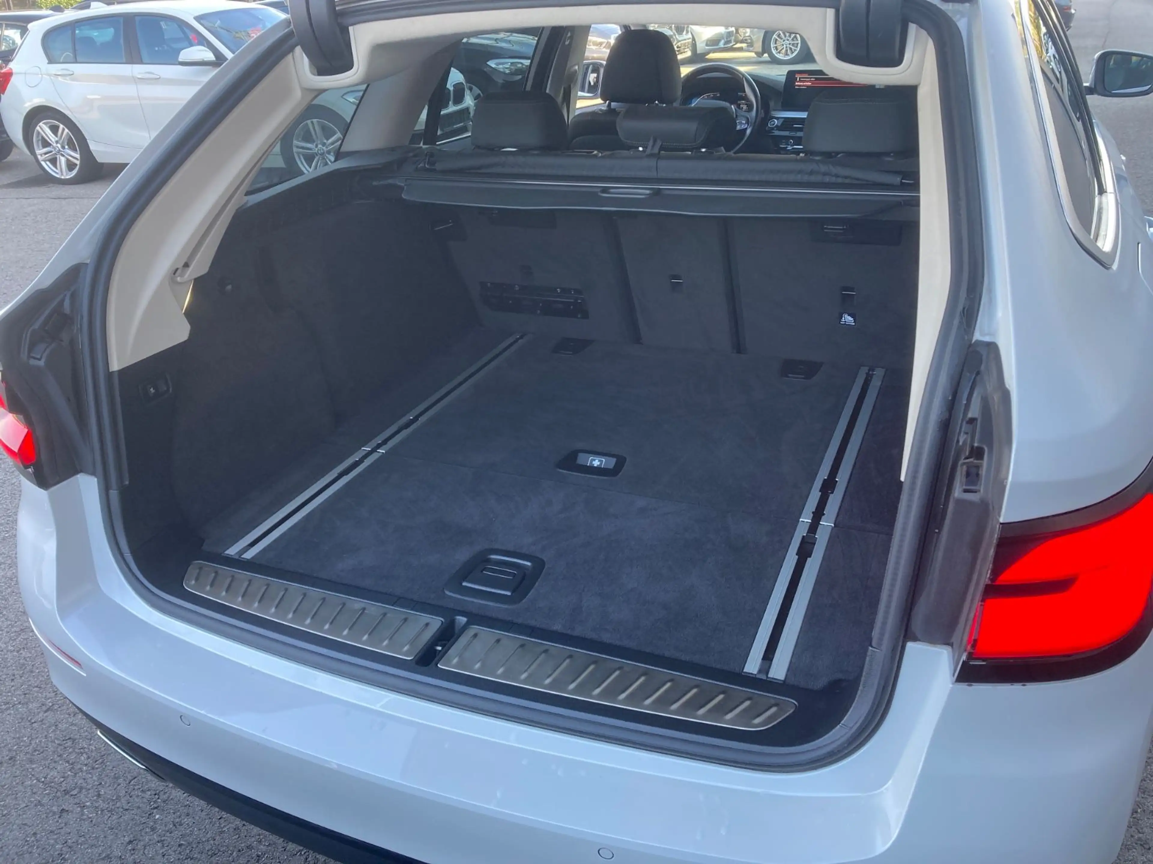 BMW 520 d Touring *DAB*WLAN*PDC* — photo 9