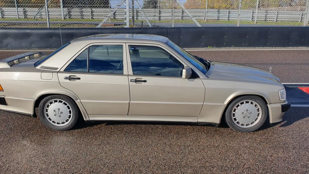 Mercedes-Benz 190 E 2.3-16 mit H-Kennzeichen, foto 10