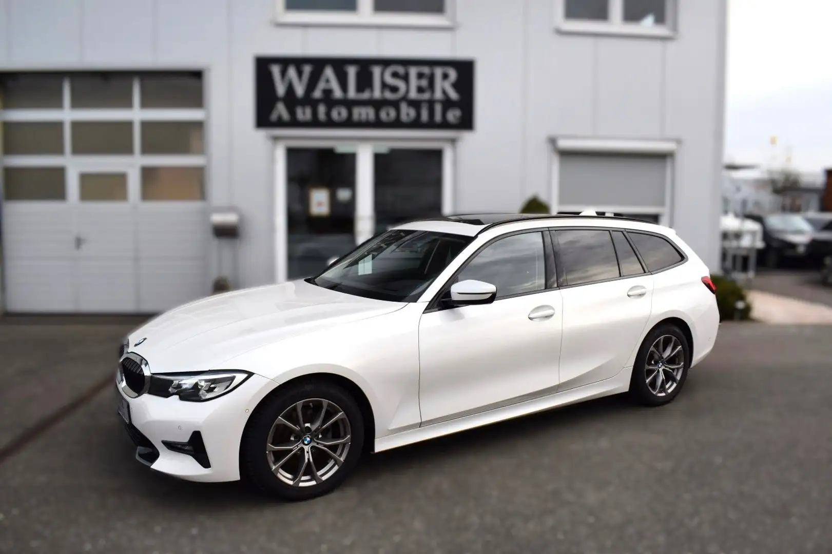 BMW 320 d Touring Sport Line Aut. *HeadUp*Pano*1.Hd* Weiß - 1