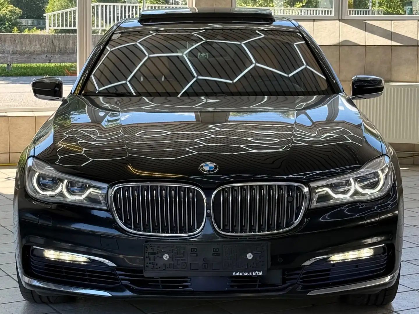 BMW 750 750Li xDrive INDIVIDUAL*/VOLL* Schwarz - 2