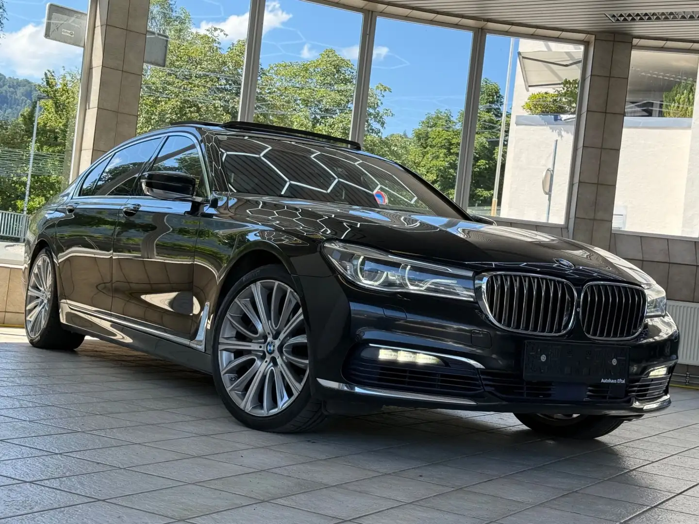 BMW 750 750Li xDrive INDIVIDUAL*/VOLL* Schwarz - 1