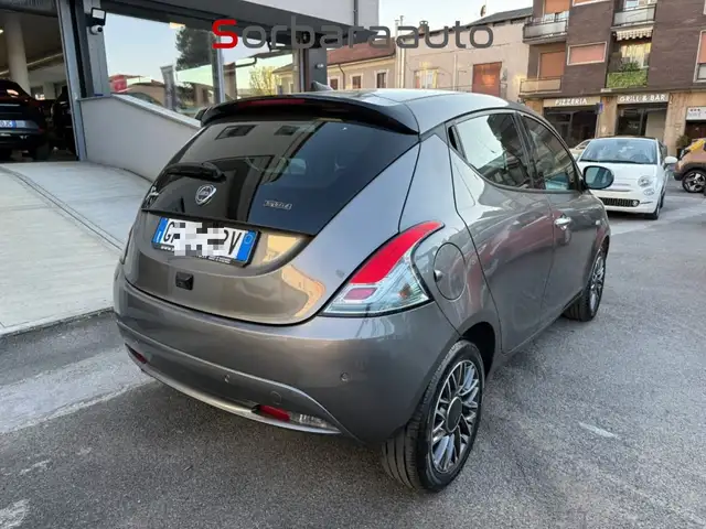 Lancia Ypsilon view 5