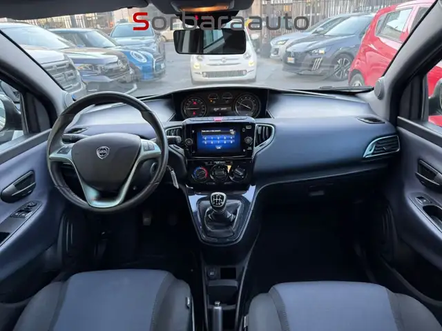 Lancia Ypsilon view 12