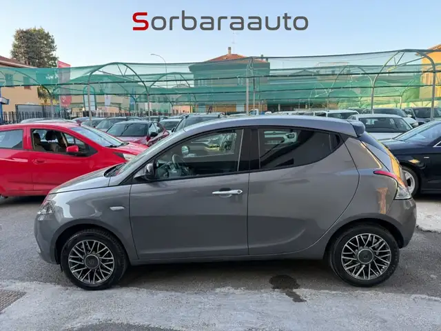 Lancia Ypsilon view 2