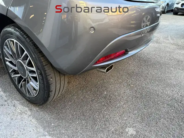 Lancia Ypsilon view 9