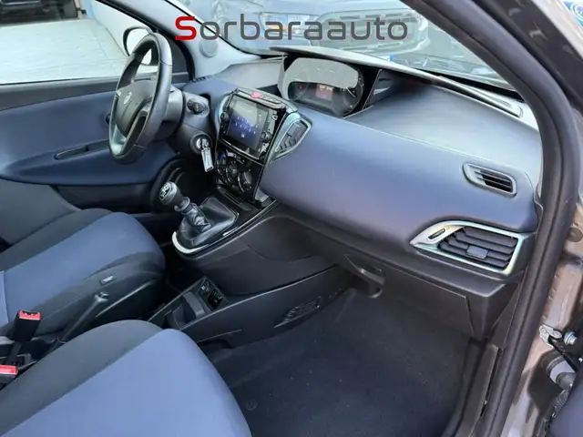 Lancia Ypsilon view 11