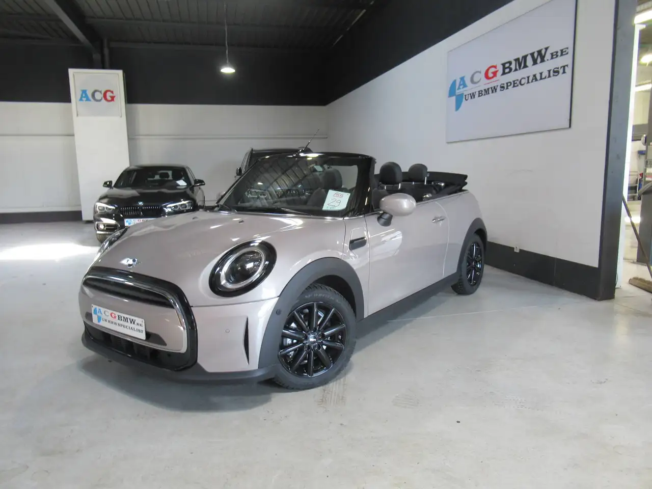 MINI Cooper Cabriolet Cooper Automaat Sportzetels LED lichten Bluetooth DAB PDC Camera Elektrische spiegels dak